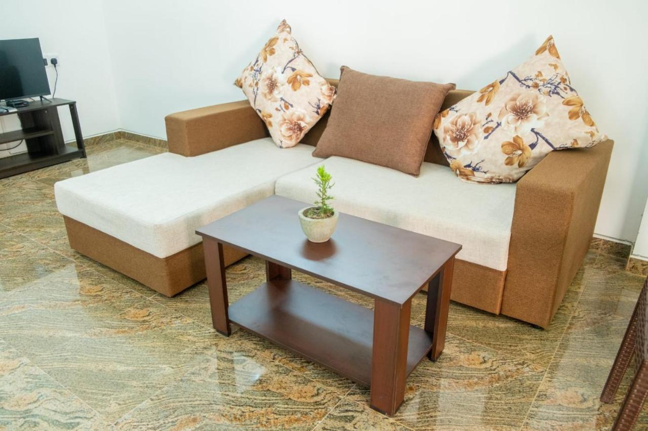 G A Airport Transit Homestay *